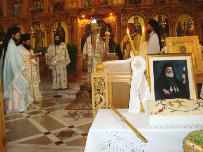 Mnimosino Arxiepiskopou Xristodoulou 002