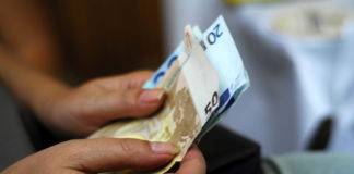 Διαμαρτυρίες δικαιούχων για τα προνοιακά επιδόματα – Αύριο ή το αργότερο την Δευτέρα η καταβολή