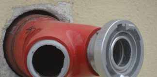 Χωρίς προστατευτικές τάπες ο κρουνός μπροστά στην Δημοτική Αγορά