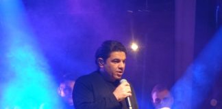 «Μάγεψε» μικρούς και μεγάλους με γνωστές επιτυχίες, ο Νίκος Κουρκούλης