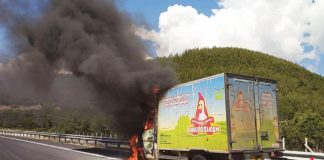 Φωτιά σε φορτηγό, στο ύψος της Μέστης
