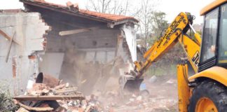 «Αρμαγεδδών» κατεδαφίσεων στην παραλία Μυρωδάτου – Αβδήρων