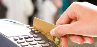 Υποχρεωτικά με κάρτες όλες οι συναλλαγές άνω των 300 ευρώ – Όσα πρέπει να ξέρετε