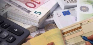 «Ασήκωτα» τα μπλοκάκια: Χιλιάδες επαγγελματίες θα πληρώσουν επιπλέον εισφορές για το 2017