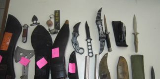 Σύλληψη 20χρονου με… συλλογή «φονικών όπλων» στο αυτοκίνητό του