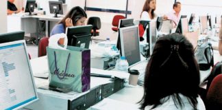 Δημόσιο: «Οι δημόσιοι υπάλληλοι έχασαν τον 13ο και 14ο μισθό για να διατηρήσουν τον 12ο»!