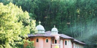 Συνεχίζονται οι ακολουθίες στο Ιερό Ησυχαστήριο του Αγίου Πορφυρίου στον Γέρακα αλλά…