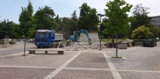 Ο Δημ. Βορίδης τα «χώνει» στον Αντιπερ/ρχη για τον ανδριάντα του Καραμανλή