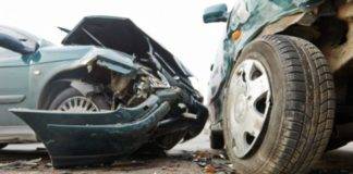 Αλλοδαποί διακινητές με «παστωμένους» μετανάστες έπεσαν επάνω σε Ι.Χ όπου επέβαιναν τρεις ανυποψίαστοι συμπολίτες μας (ένα ζευγάρι και το ανήλικο παιδί τους) στην διασταύρωση της Μέλισσας