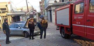 Συμβαίνει τώρα: Φωτιά σε εν κινήσει αυτοκίνητο στην οδό Β. Κωνσταντίνου