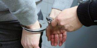 Χειροπέδες σε επιδειξία στην Αλεξανδρούπολη-Αυνανιζόταν μπροστά σε γυναίκες!