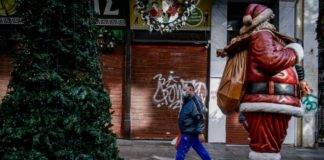Σε lockdown επιμένουν οι λοιμωξιολόγοι