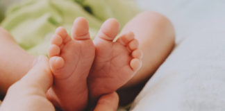 Νοσοκομείο Ξάνθης: Γεννήθηκε το πρώτο παιδί απο μητέρα θετική στον CoviD-19 – Η ανάρτηση της Μαίας