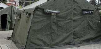 Στρατιωτικές σκηνές στον προαύλιο χώρο του νοσοκομείου Καβάλας