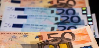 Πώς θα καταβληθεί το Δώρο Χριστουγέννων – Διευκρινήσεις από το υπουργείο Εργασίας