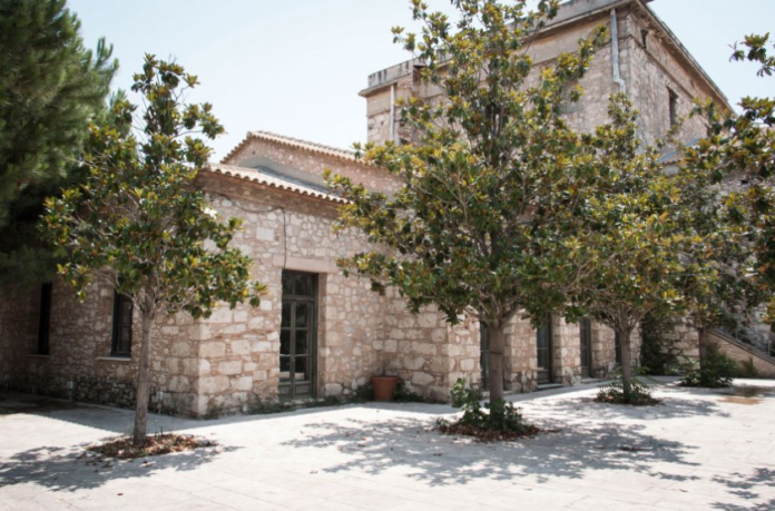 ΕΕ