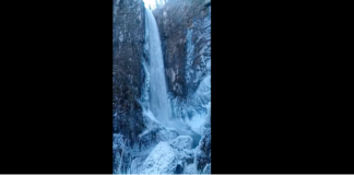 Μαγευτικό το χειμερινό τοπίο στον καταρράκτη του Λειβαδίτη
