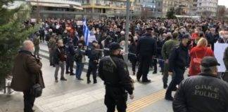 Στην Ορεστιάδα ο Μηταράκης: Πλήθος κόσμου στη διαμαρτυρία κατά της δημιουργίας νέας δομής μεταναστών