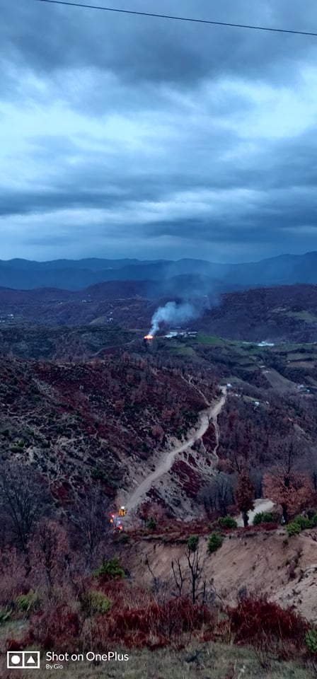 Πυρκαγιά απο κεραυνό σε δύσβατη περιοχή του Δήμου Μύκης (Φώτο)