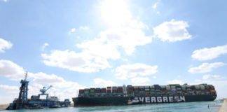 Διώρυγα του Σουέζ : Για έκτη ημέρα παραμένει προσαραγμένο το Ever Given – Αισθητές οι πρώτες επιπτώσεις