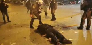 «Πόλεμος» στη Νέα Σμύρνη: Επεισόδια & μολότοφ στην πορεία -Σοβαρά τραυματισμένος αστυνομικός (φωτο+βίντεο)