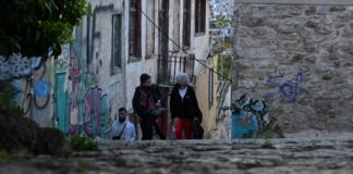 Lockdown: Ανακοινώσεις για SMS στο 13033 και διαδημοτικές μετακινήσεις – «Κλειδώνουν» οι αποφάσεις