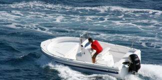 Παρατείχονται οι άδειες χειριστή ταχυπλόου σκάφους