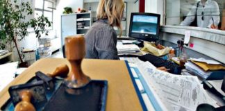 Ανδ. Κορδύλης: Αφού άνοιξαν όλα, γιατί δεν επιστρέφουν στις θέσεις τους οι δημόσιοι υπάλληλοι;