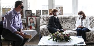 Σακελλαροπούλου: Συναντήθηκε με τους γονείς της Ελένης Τοπαλούδη στο Διδυμότειχο