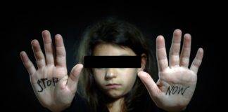 Η «σεξουαλική παρενόχληση» που έγινε… απρεπής χειρονομία