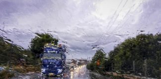 Προσοχή! Βροχές και καταιγίδες – Αναμένονται χαλάζι και κεραυνοί