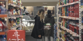 Σούπερ μάρκετ: Νέο ωράριο από σήμερα – Ανοιχτά μέχρι τις 10:30 το βράδυ