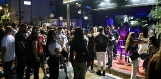 Απο σήμερα έξω και απο τα υπαίθρια club οι ανεμβολίαστοι