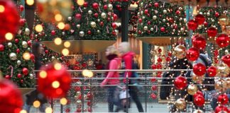 Σε «mood» Χριστουγέννων, τα καταστήματα εποχικών ειδών