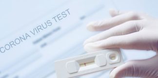 Με rapid τεστ σε λιανεμπόριο, κομμωτήρια, τράπεζες και μεικτούς χώρους εστίασης και διασκέδασης οι ανεμβολίαστοι