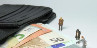 ΟΑΕΔ: Ποιοι δικαιούνται το νέο επίδομα των 300 ευρώ