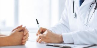 Προσωπικός γιατρός με βούρδουλα και απειλές