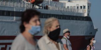 Κορονοϊός: «Μαύρη» πρόβλεψη Τζανάκη για αύξηση θανάτων – Πότε έρχεται η κορύφωση του 6ου κύματος