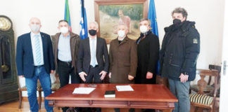 Αρνείται ο Αρσενίου με αιχμές – Το σκέφτεται η Παπαδοπούλου