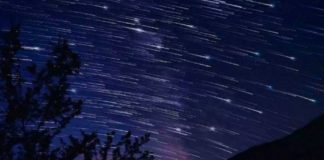 Τα πεφταστέρια «Περσείδες» έρχονται μαζί με την εντυπωσιακή πανσέληνο – Πότε κορυφώνεται το φαινόμενο
