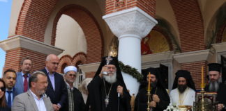 Χρ. Μέτιος: Τιμή και ευλογία ο Αγιασμός για τη νέα σχολική χρονιά από τον Αρχιεπίσκοπο μπροστά στην εικόνα του Άξιον Εστί