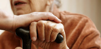 Στοιχεία – σοκ: Οι Έλληνες γερνάνε και… χωρίζουν