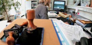 Ποιοι δημόσιοι υπάλληλοι θα πάρουν «μισθό μπόνους» και πότε