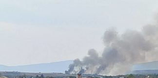 Συμβαίνει τώρα: Μεγάλη φωτιά στο πεδίο βολής του Πετροχωρίου