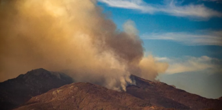 Παπίκιο Όρος: Ζωντανή ενημέρωση για την πυρκαγιά