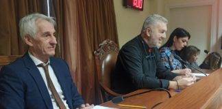 Με κεράσματα, χριστουγεννιάτικες ευχές, αλλά και με εντάσεις η χθεσινή συνεδρίαση του Δημοτικού Συμβουλίου Ξάνθης