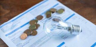 Επιδοτήσεις στους λογαριασμούς ρεύματος και τον Σεπτέμβριο προανήγγειλε ο Σκυλακάκης