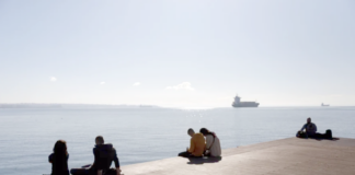 Οι νέοι… μένουν σπίτι: Μετά τα 30 έτη φεύγουν από το πατρικό τους