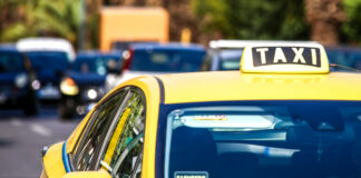Ταξί: Πρόστιμα από σήμερα σε όσους δεν έχουν αυτοκόλλητο για πληρωμή με POS