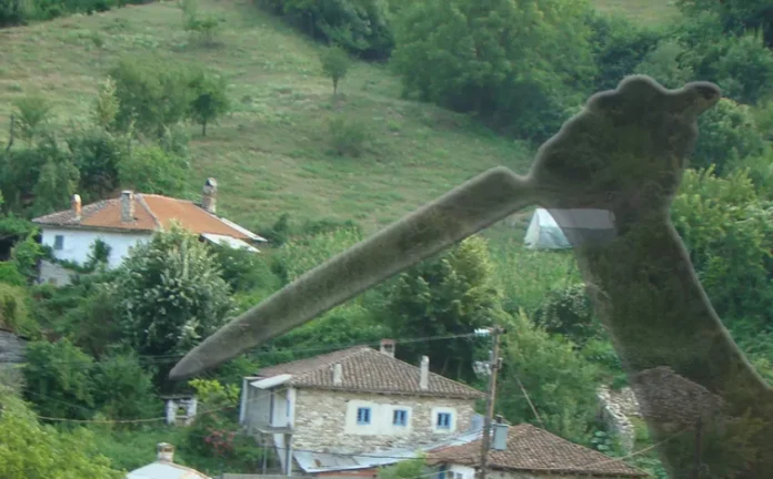 KARDAMOS DOLOFONIA.jpg